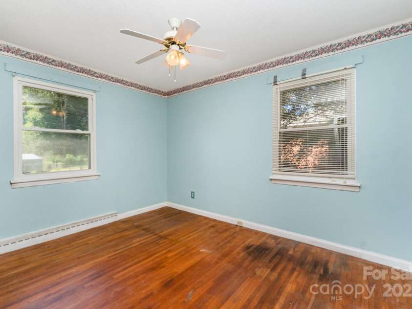 4840 The Plaza, Charlotte, NC 28215.  MLS# CAR4285500, YatesRealty ID 29108. 