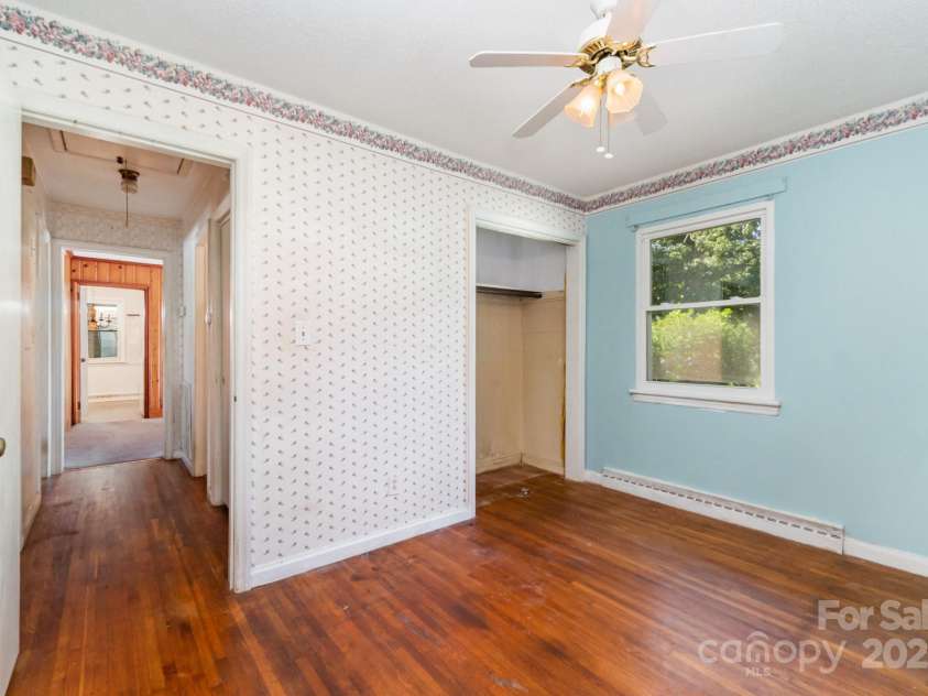 4840 The Plaza, Charlotte, NC 28215.  MLS# CAR4285500, YatesRealty ID 29108. 