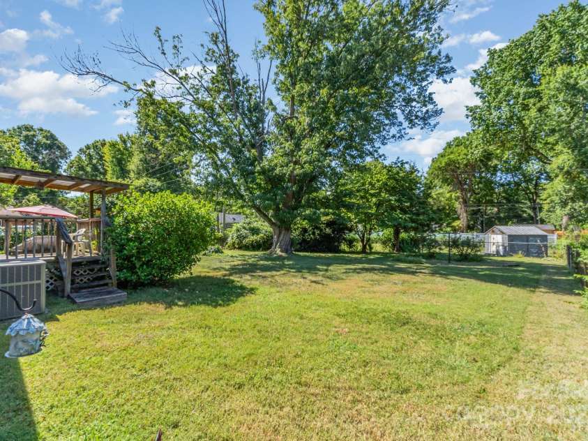 4840 The Plaza, Charlotte, NC 28215.  MLS# CAR4285500, YatesRealty ID 29108. 