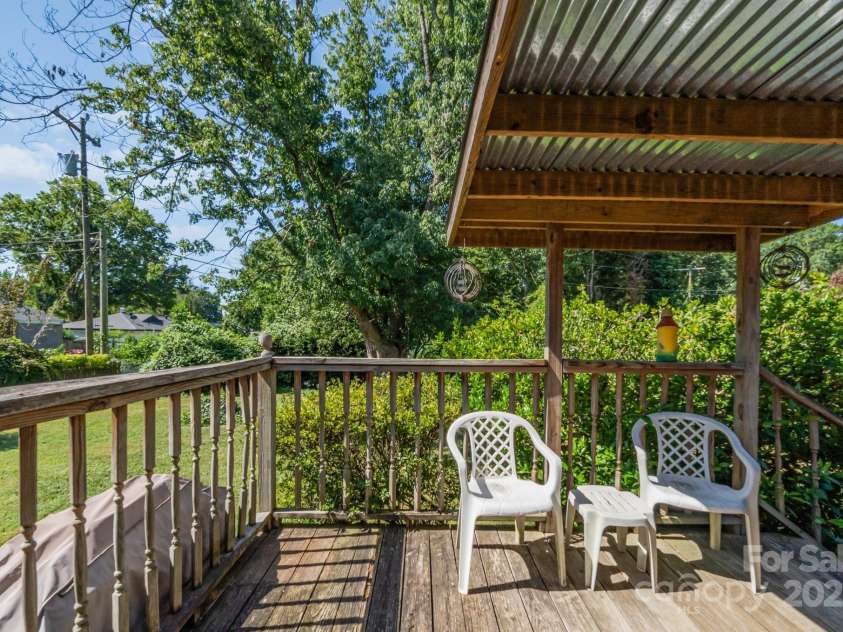 4840 The Plaza, Charlotte, NC 28215.  MLS# CAR4285500, YatesRealty ID 29108. 