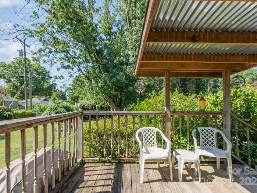 4840 The Plaza, Charlotte, NC 28215.  MLS# CAR4285500, YatesRealty ID 29108. 