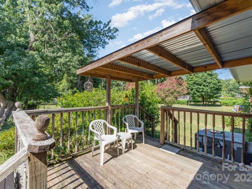 4840 The Plaza, Charlotte, NC 28215.  MLS# CAR4285500, YatesRealty ID 29108. 
