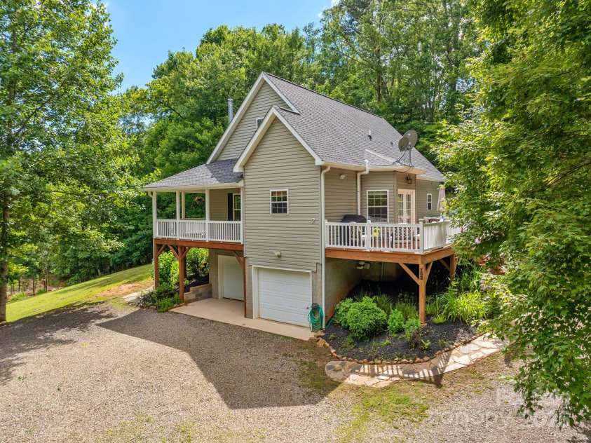 154 Burley Ridge, Candler, NC 28715.  MLS# CAR4273796, YatesRealty ID 29109. 