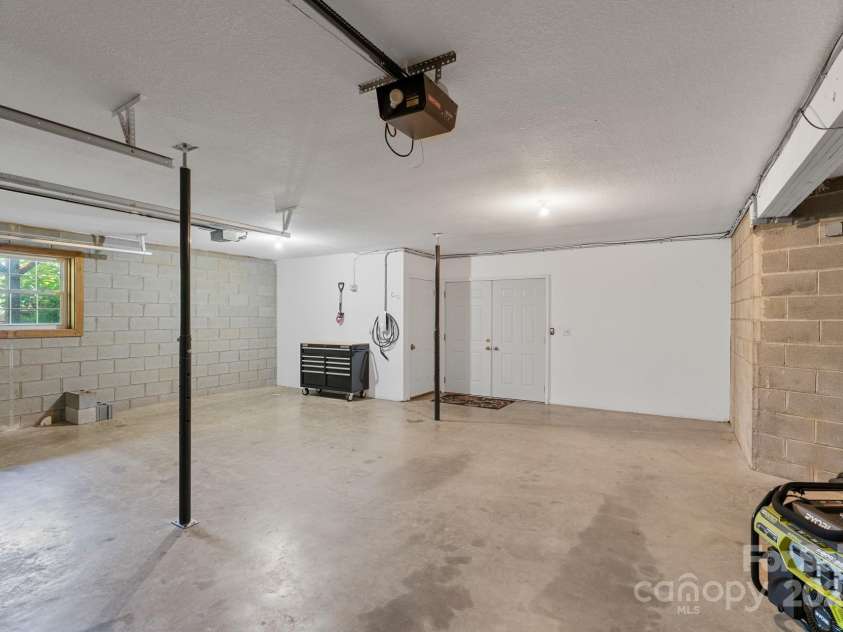 154 Burley Ridge, Candler, NC 28715.  MLS# CAR4273796, YatesRealty ID 29109. 