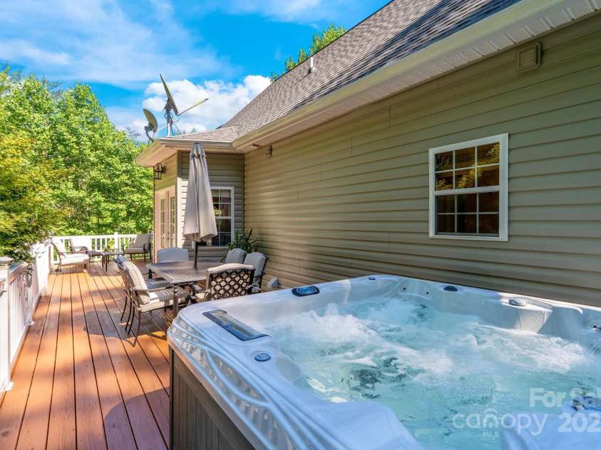 154 Burley Ridge, Candler, NC 28715.  MLS# CAR4273796, YatesRealty ID 29109. 