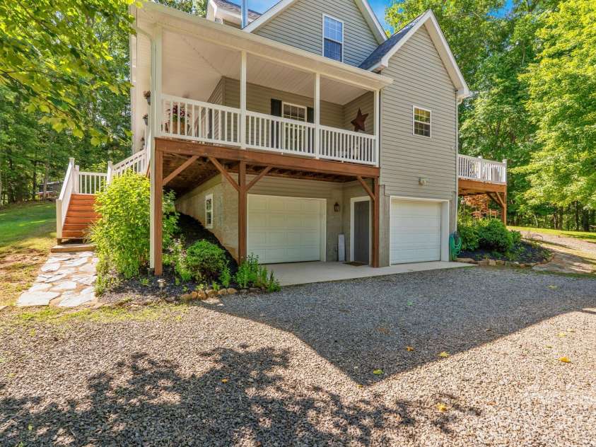 154 Burley Ridge, Candler, NC 28715.  MLS# CAR4273796, YatesRealty ID 29109. 