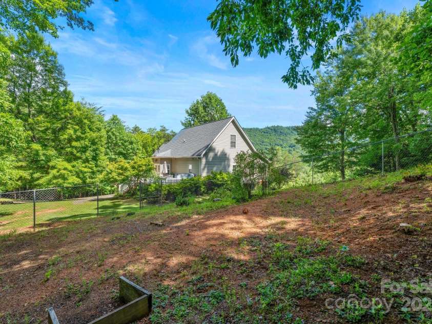 154 Burley Ridge, Candler, NC 28715.  MLS# CAR4273796, YatesRealty ID 29109. 