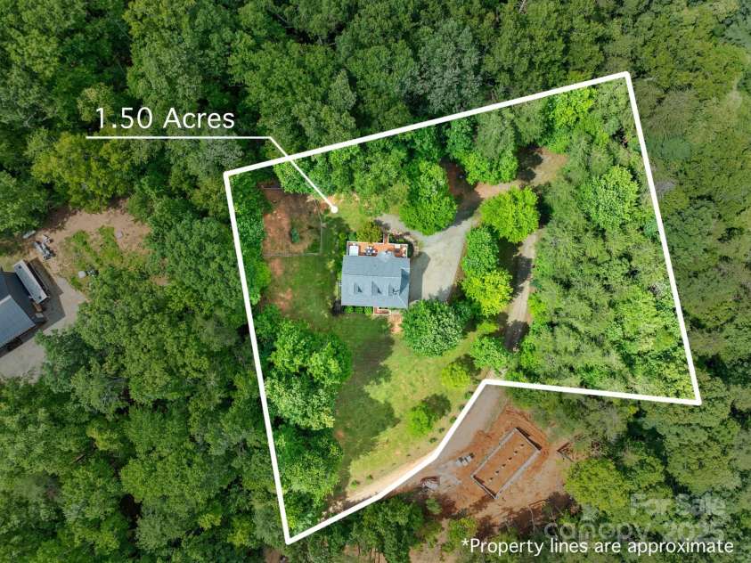 154 Burley Ridge, Candler, NC 28715.  MLS# CAR4273796, YatesRealty ID 29109. 