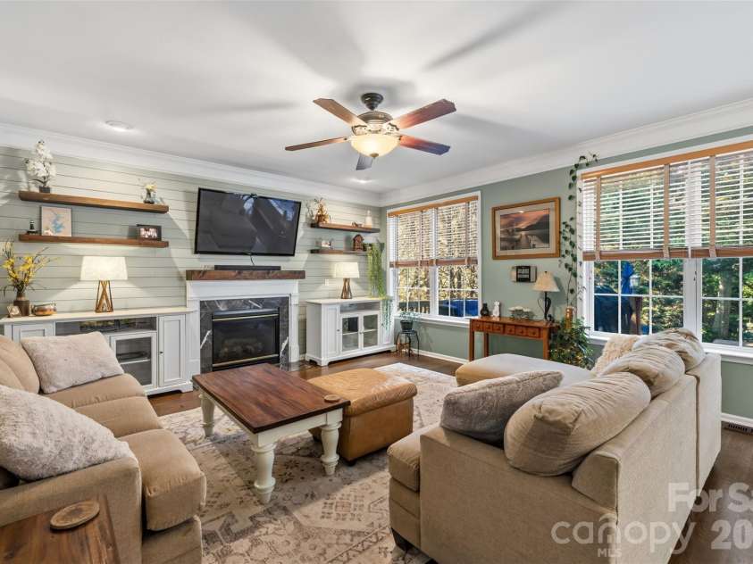 7453 Mountain Ridge Drive, Stanley, NC 28164.  MLS# CAR4382061, YatesRealty ID 29109. Livingroom
