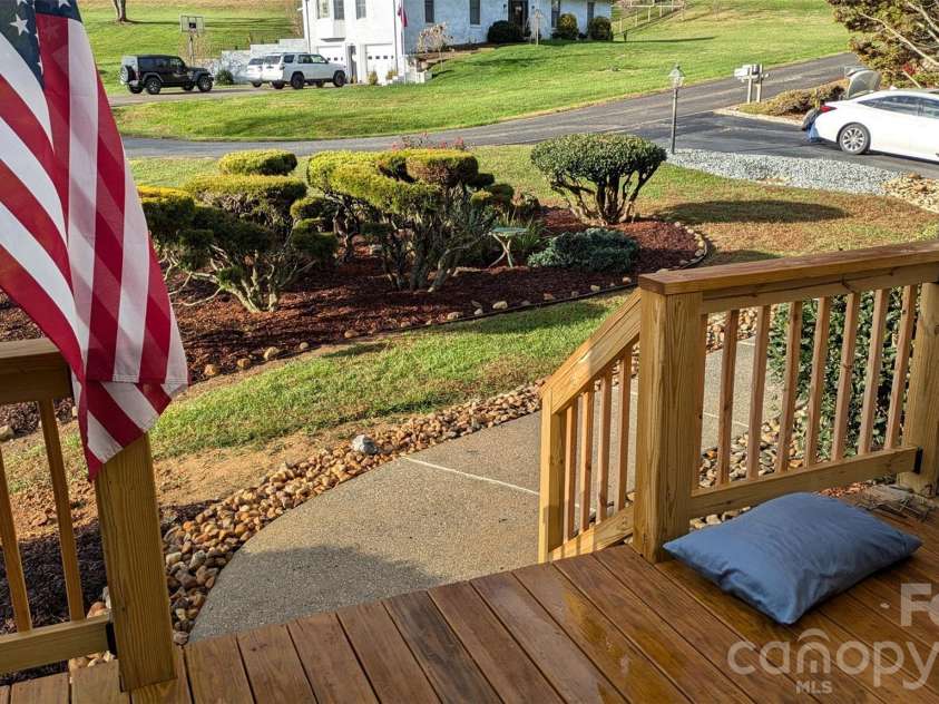 18 Amber Drive, Horse Shoe, NC 28742.  MLS# CAR4353059, YatesRealty ID 2911. 