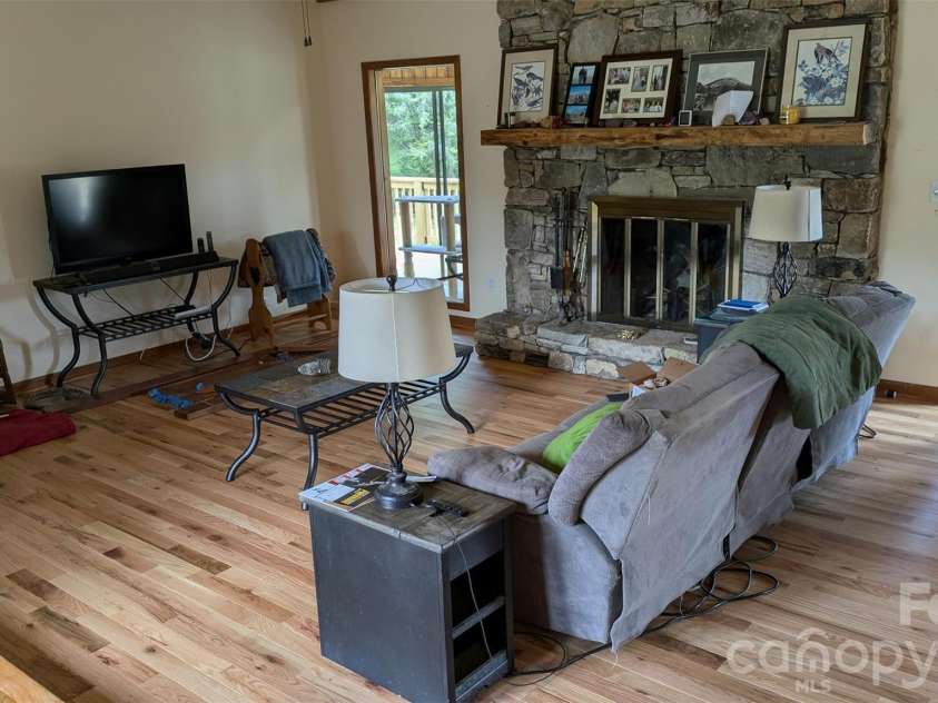 18 Amber Drive, Horse Shoe, NC 28742.  MLS# CAR4353059, YatesRealty ID 2911. 