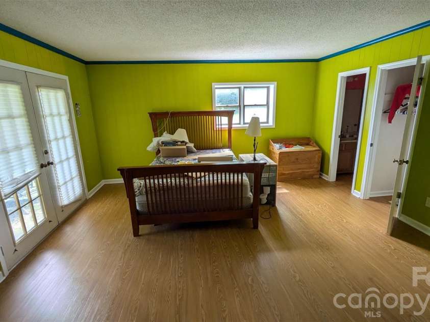 18 Amber Drive, Horse Shoe, NC 28742.  MLS# CAR4353059, YatesRealty ID 2911. 