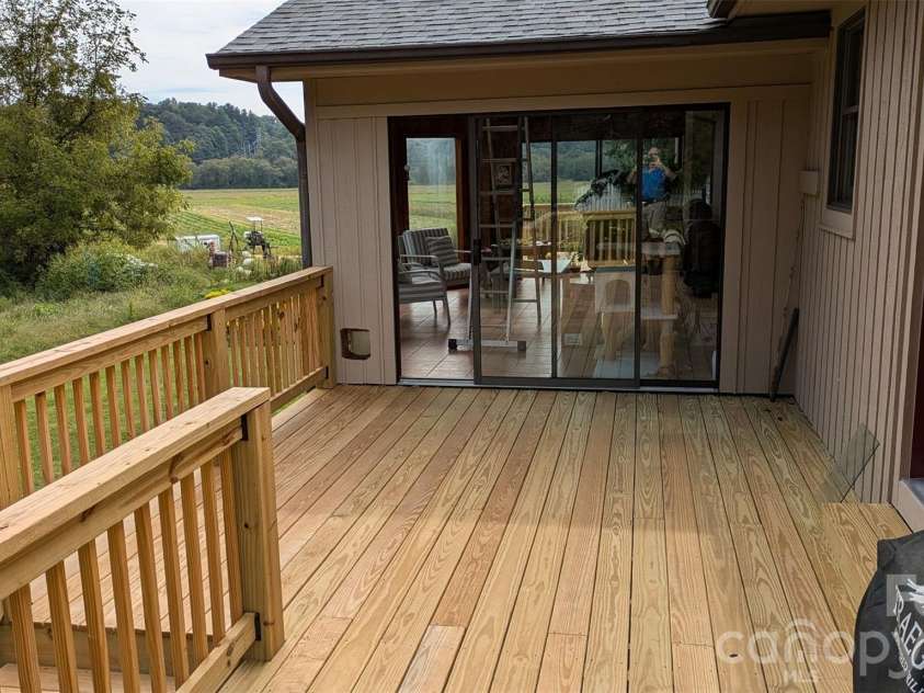 18 Amber Drive, Horse Shoe, NC 28742.  MLS# CAR4353059, YatesRealty ID 2911. 