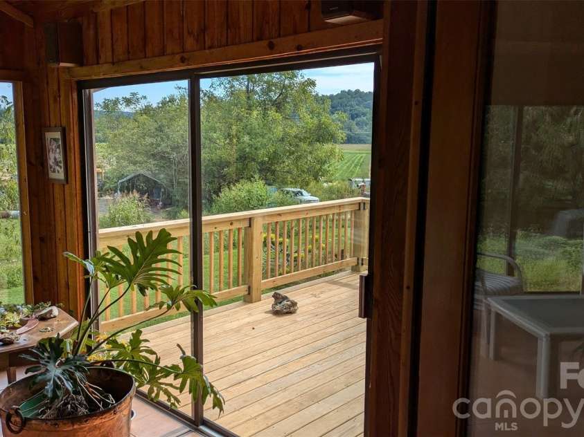 18 Amber Drive, Horse Shoe, NC 28742.  MLS# CAR4353059, YatesRealty ID 2911. 