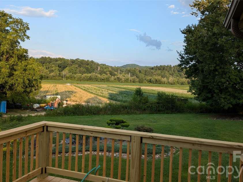 18 Amber Drive, Horse Shoe, NC 28742.  MLS# CAR4353059, YatesRealty ID 2911. 