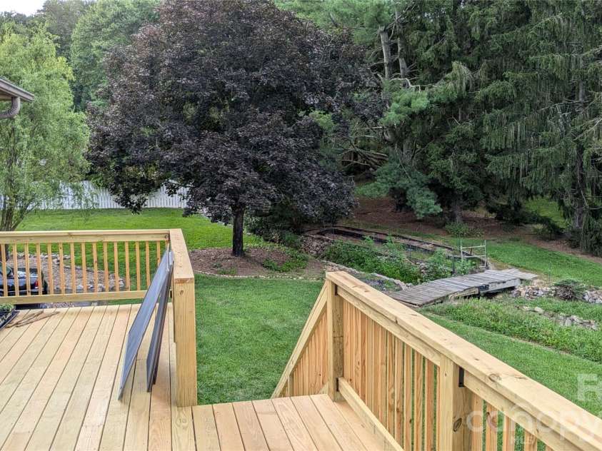 18 Amber Drive, Horse Shoe, NC 28742.  MLS# CAR4353059, YatesRealty ID 2911. 