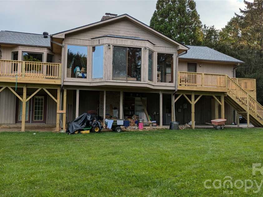 18 Amber Drive, Horse Shoe, NC 28742.  MLS# CAR4353059, YatesRealty ID 2911. 