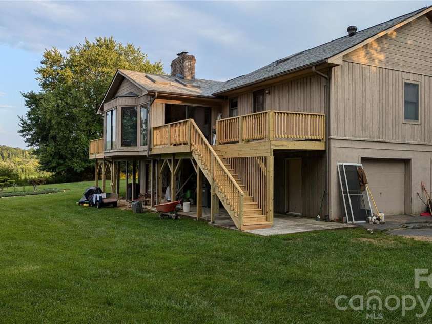 18 Amber Drive, Horse Shoe, NC 28742.  MLS# CAR4353059, YatesRealty ID 2911. 
