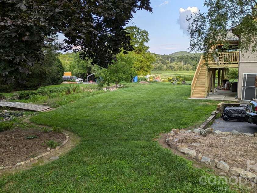 18 Amber Drive, Horse Shoe, NC 28742.  MLS# CAR4353059, YatesRealty ID 2911. 