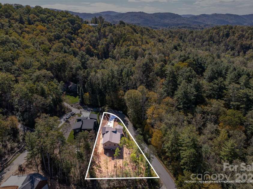 48 Crossings Circle, Fairview, NC 28730.  MLS# CAR4312919, YatesRealty ID 2911. 