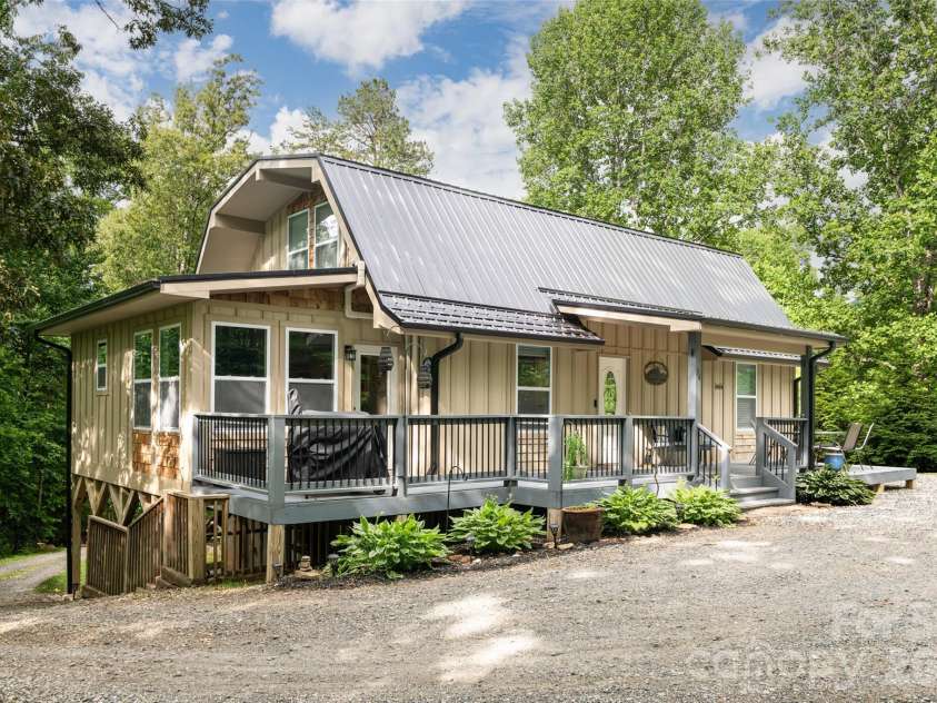 34 Wintercrest Drive, Candler, NC 28715.  MLS# CAR4387691, YatesRealty ID 29110. 