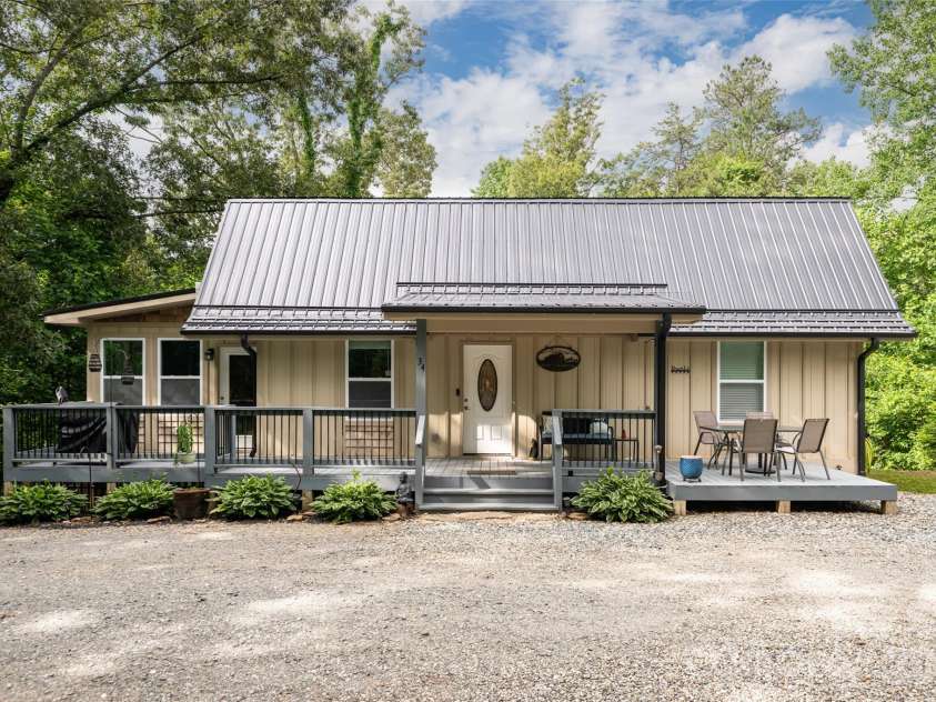 34 Wintercrest Drive, Candler, NC 28715.  MLS# CAR4387691, YatesRealty ID 29110. 