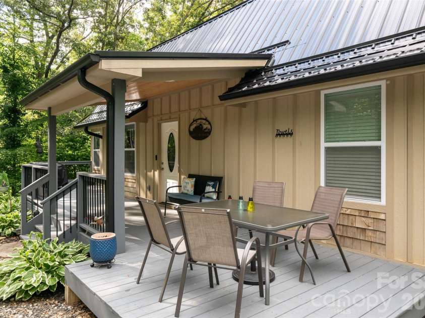 34 Wintercrest Drive, Candler, NC 28715.  MLS# CAR4387691, YatesRealty ID 29110. 