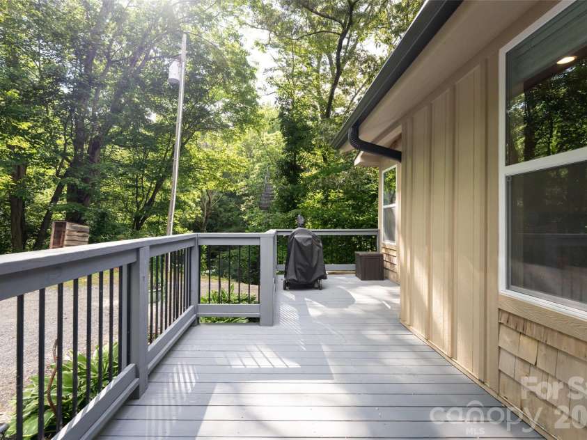 34 Wintercrest Drive, Candler, NC 28715.  MLS# CAR4387691, YatesRealty ID 29110. 