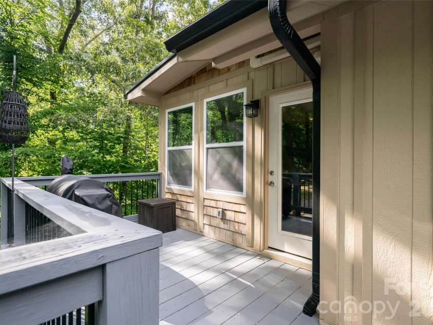 34 Wintercrest Drive, Candler, NC 28715.  MLS# CAR4387691, YatesRealty ID 29110. 