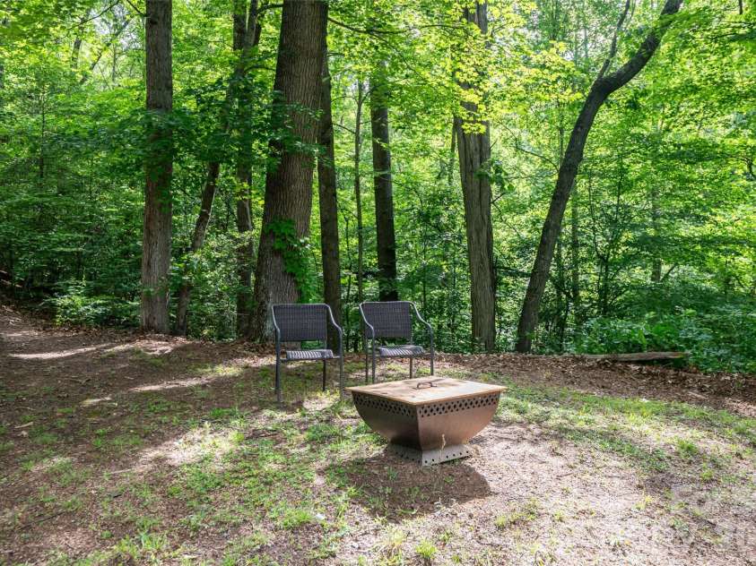34 Wintercrest Drive, Candler, NC 28715.  MLS# CAR4387691, YatesRealty ID 29110. 