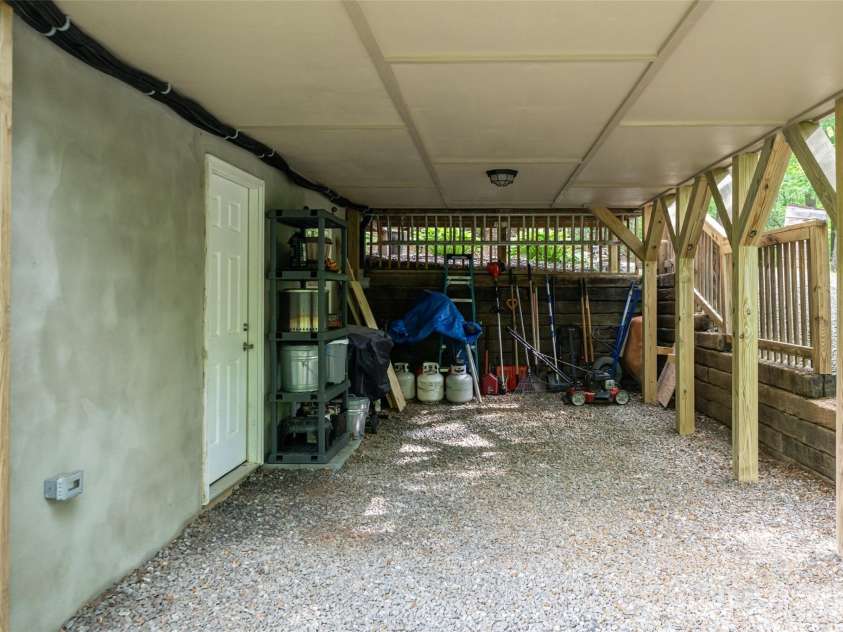 34 Wintercrest Drive, Candler, NC 28715.  MLS# CAR4387691, YatesRealty ID 29110. 