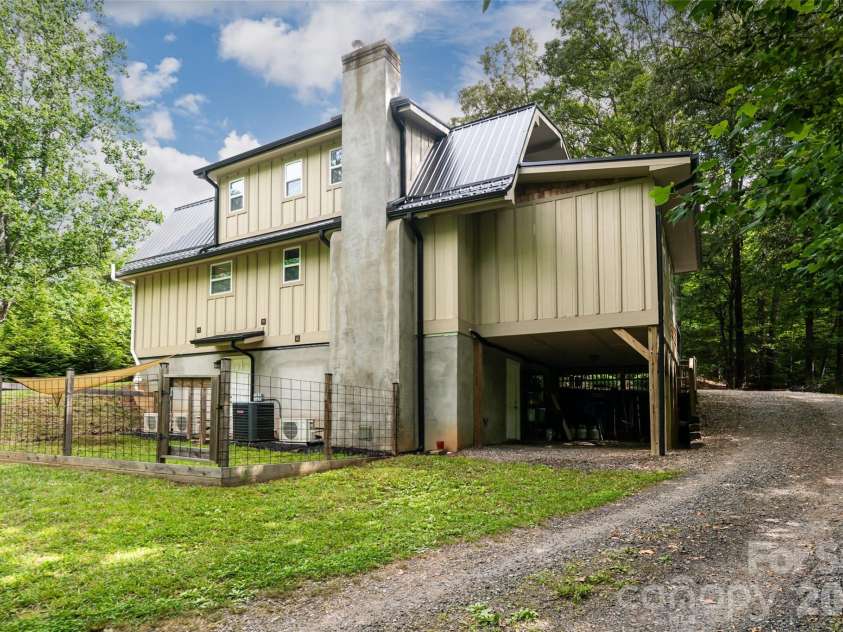 34 Wintercrest Drive, Candler, NC 28715.  MLS# CAR4387691, YatesRealty ID 29110. 