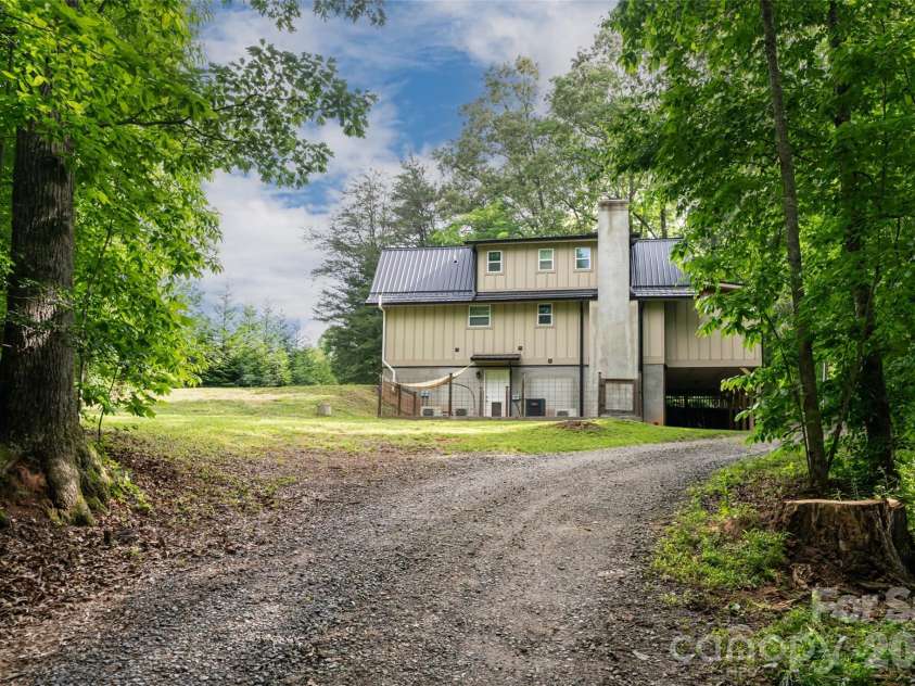 34 Wintercrest Drive, Candler, NC 28715.  MLS# CAR4387691, YatesRealty ID 29110. 