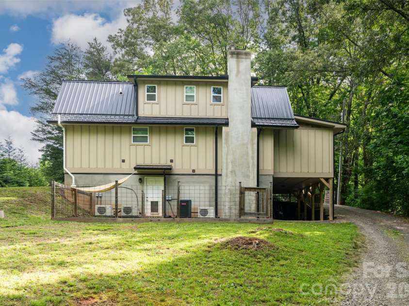 34 Wintercrest Drive, Candler, NC 28715.  MLS# CAR4387691, YatesRealty ID 29110. 