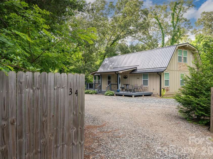 34 Wintercrest Drive, Candler, NC 28715.  MLS# CAR4387691, YatesRealty ID 29110. 
