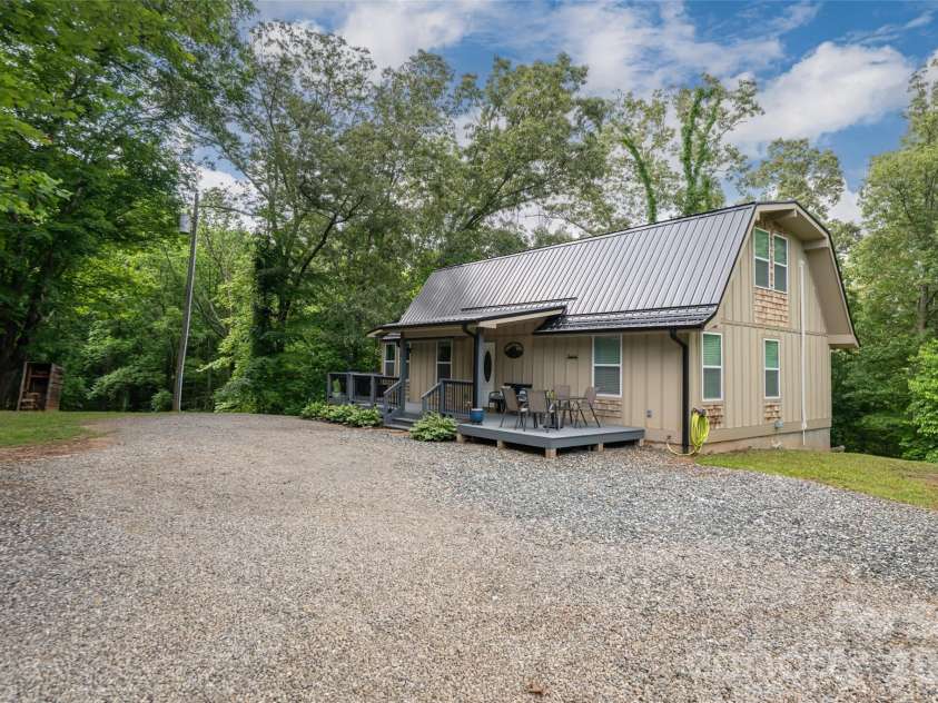 34 Wintercrest Drive, Candler, NC 28715.  MLS# CAR4387691, YatesRealty ID 29110. 