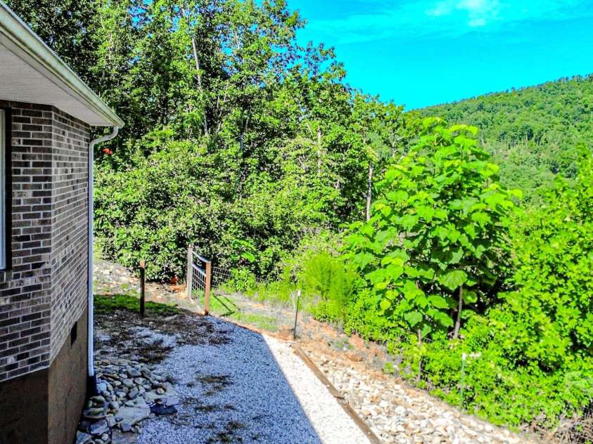 485 Mountain Lookout Drive, Bostic, NC 28018.  MLS# CAR4286310, YatesRealty ID 29110. 