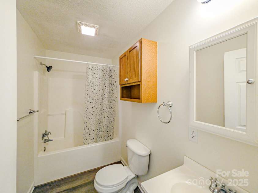 485 Mountain Lookout Drive, Bostic, NC 28018.  MLS# CAR4286310, YatesRealty ID 29110. Bathroom