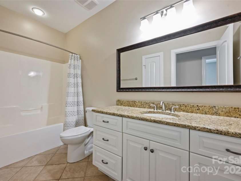 2407 Royal Anne Drive, Denver, NC 28037.  MLS# CAR4280013, YatesRealty ID 29111. 2nd Full Bathroom