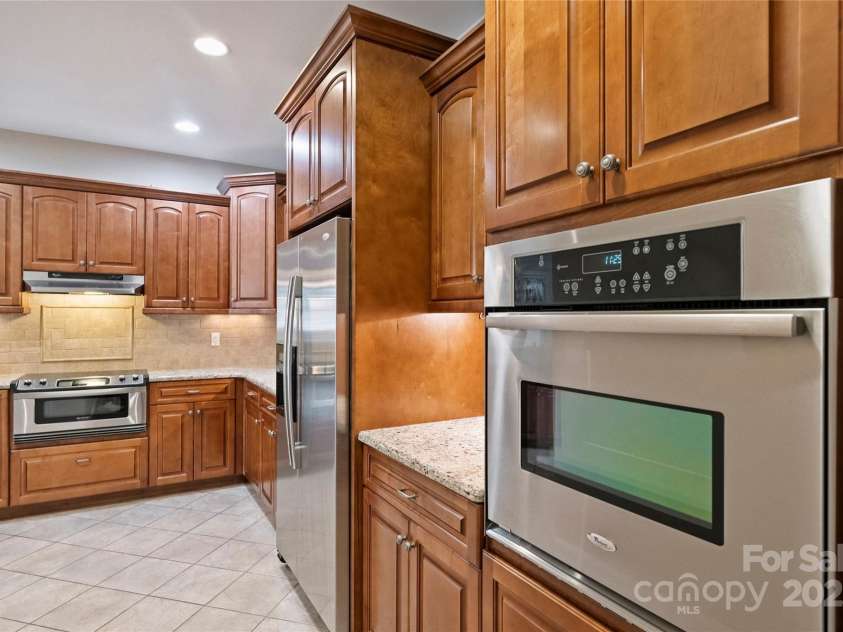 2407 Royal Anne Drive, Denver, NC 28037.  MLS# CAR4280013, YatesRealty ID 29111. Stainless Steel Appliances