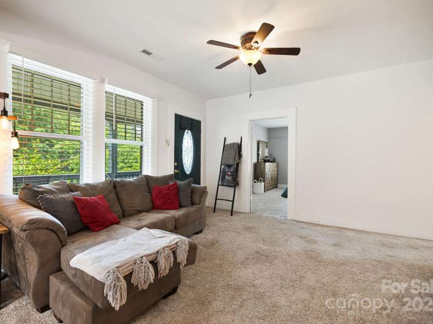 29 Ponder Street, Mars Hill, NC 28754.  MLS# CAR4286832, YatesRealty ID 29112. 