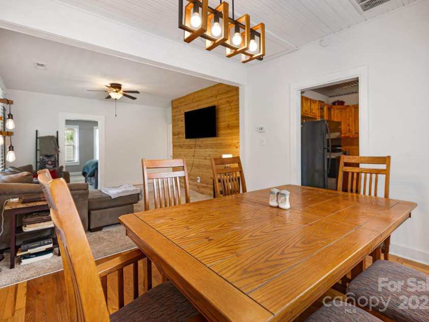 29 Ponder Street, Mars Hill, NC 28754.  MLS# CAR4286832, YatesRealty ID 29112. 