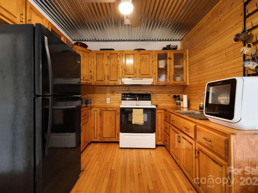 29 Ponder Street, Mars Hill, NC 28754.  MLS# CAR4286832, YatesRealty ID 29112. 