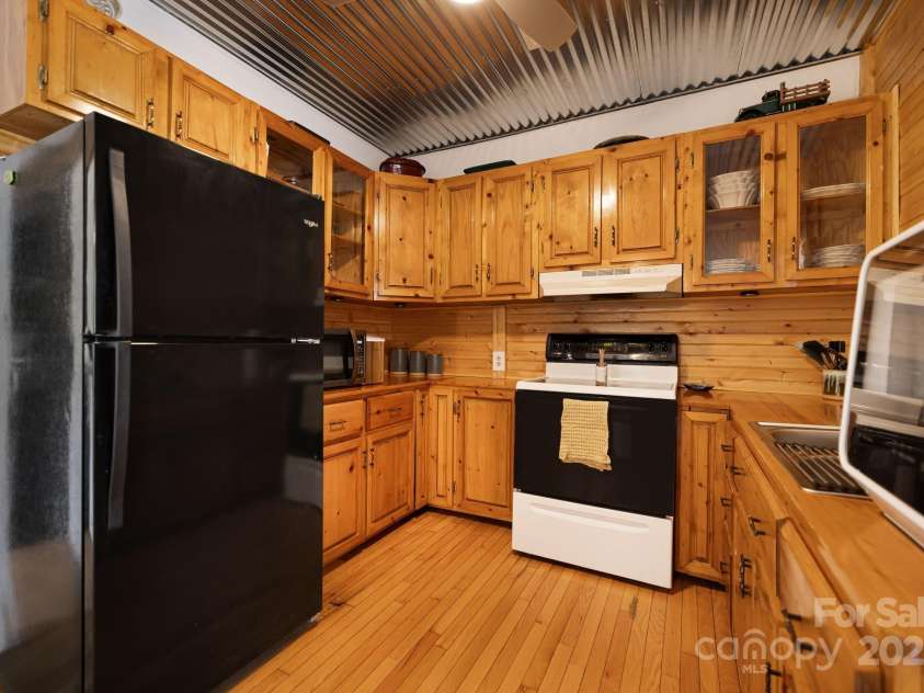 29 Ponder Street, Mars Hill, NC 28754.  MLS# CAR4286832, YatesRealty ID 29112. 