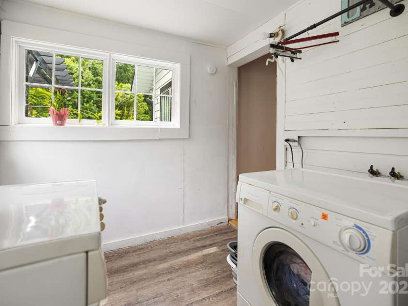 29 Ponder Street, Mars Hill, NC 28754.  MLS# CAR4286832, YatesRealty ID 29112. 