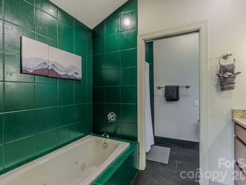860 Butternut Ridge, Bryson City, NC 28713.  MLS# CAR4380751, YatesRealty ID 29112. 