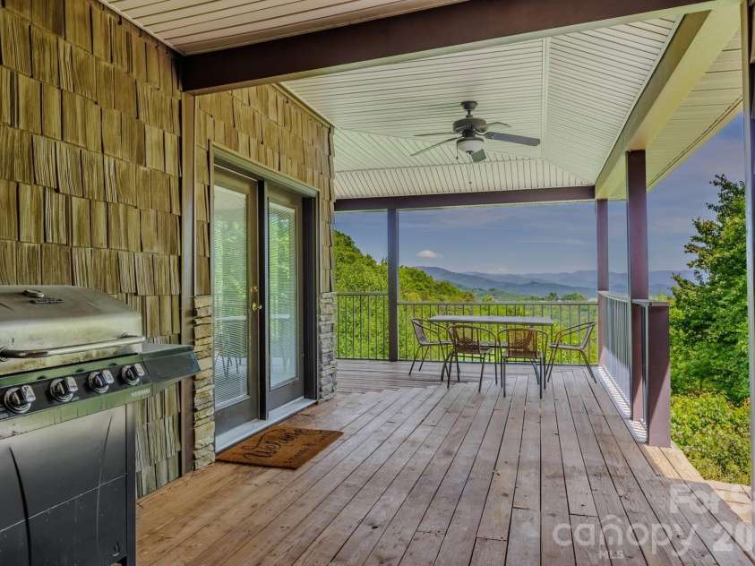860 Butternut Ridge, Bryson City, NC 28713.  MLS# CAR4380751, YatesRealty ID 29112. Breezeway