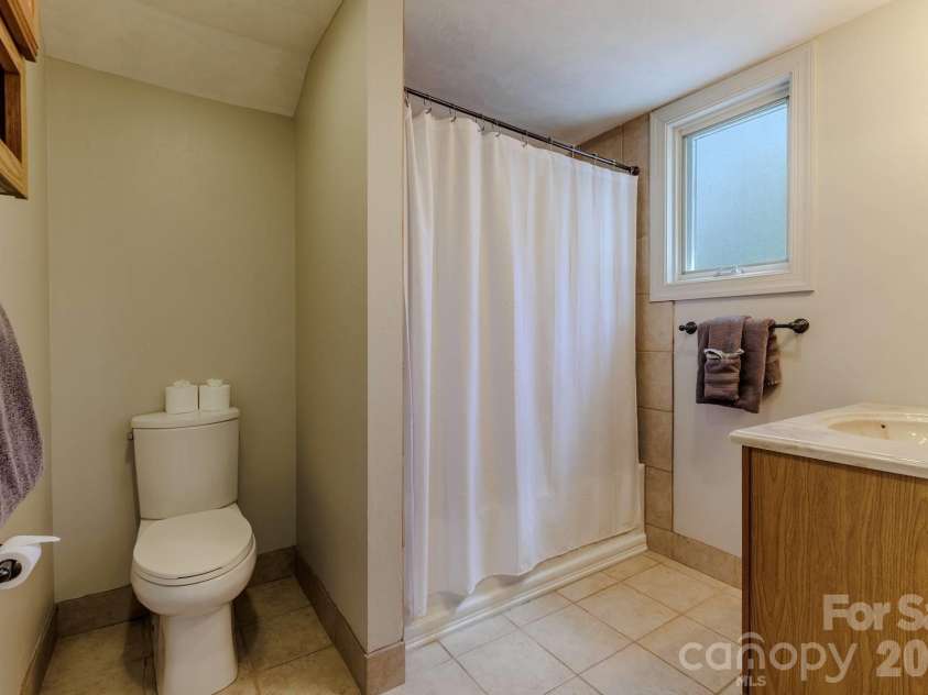 860 Butternut Ridge, Bryson City, NC 28713.  MLS# CAR4380751, YatesRealty ID 29112. Bunk Room Ensuite