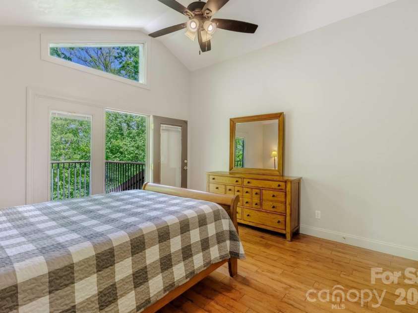 860 Butternut Ridge, Bryson City, NC 28713.  MLS# CAR4380751, YatesRealty ID 29112. Doors to Deck