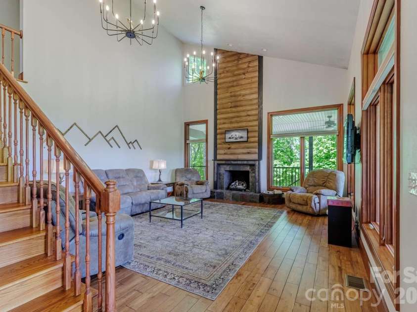 860 Butternut Ridge, Bryson City, NC 28713.  MLS# CAR4380751, YatesRealty ID 29112. Great Room